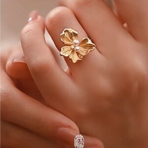 Gold Floral Pearl Ring French Style